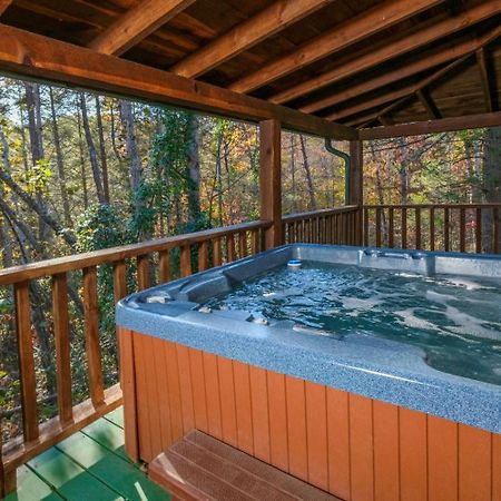 Laughing Bear Villa Pigeon Forge Bagian luar foto